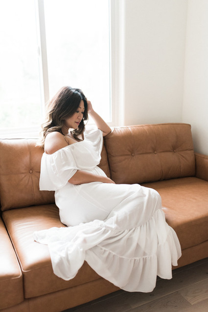 intimate romantic maternity photos