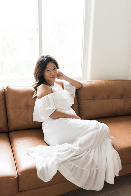 intimate romantic maternity photos