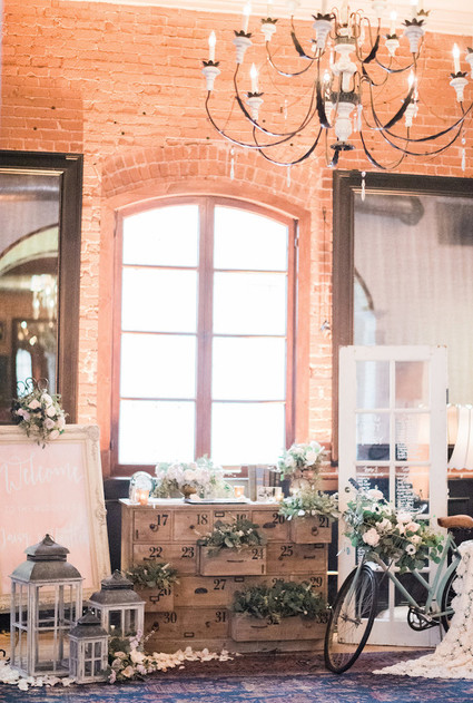 vintage romantic wedding decor