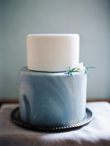 Modern blue and white marbled cake Inspiration