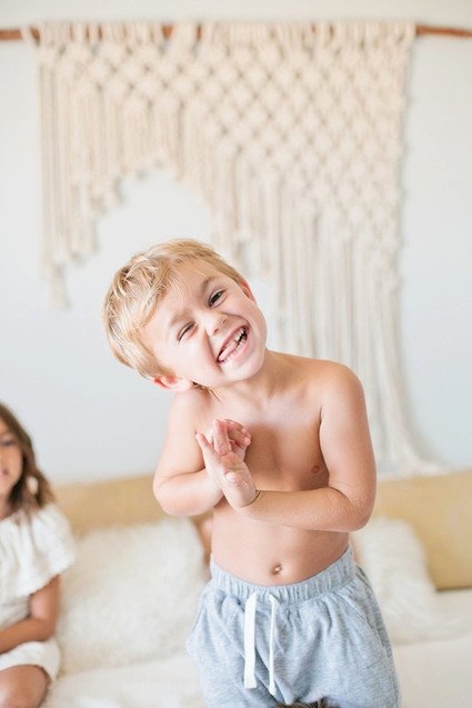 mama and four kids lifestyle session