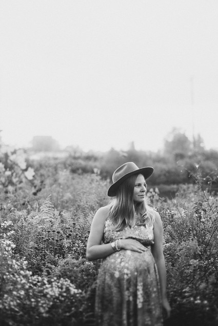 black and white vintage style maternity photos