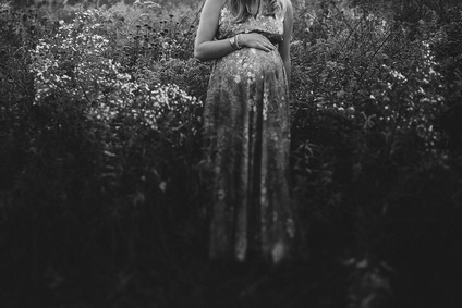 black and white vintage style maternity photos