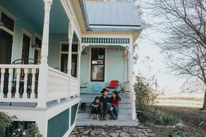Farmhouse holiday family photos
