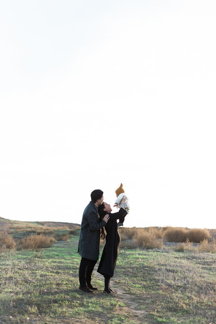 Wintery family photos of Laura Izumikawa