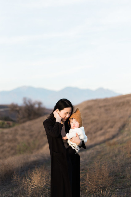 Wintery family photos of Laura Izumikawa