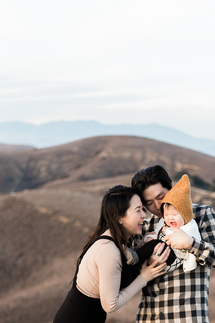 Wintery family photos of Laura Izumikawa