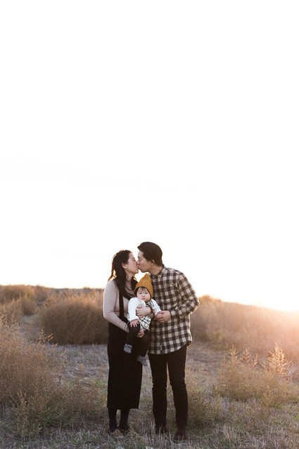 Wintery family photos of Laura Izumikawa