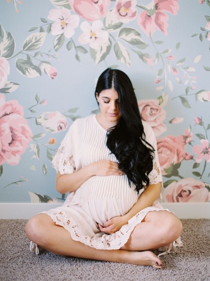 Intimate floral maternity photos