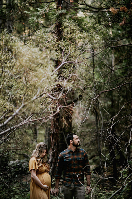 Moody bohemian maternity photos