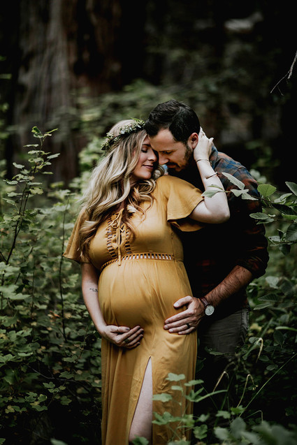 Moody bohemian maternity photos