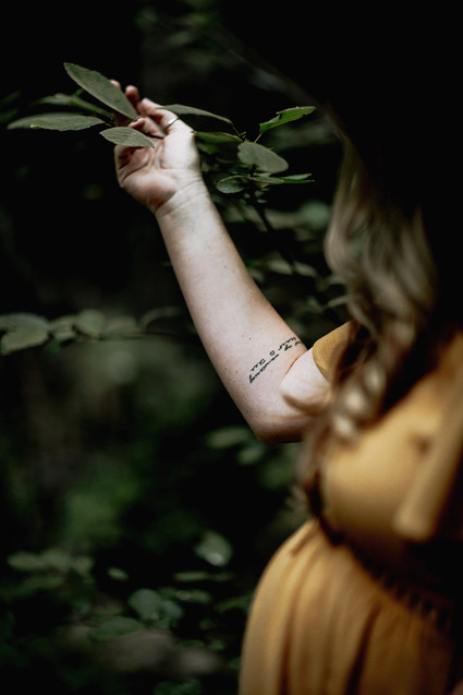 Moody bohemian maternity photos