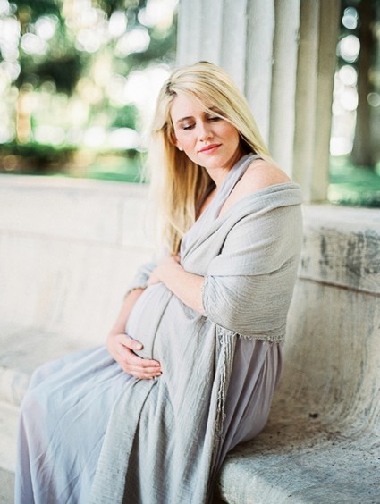Romantic feminine maternity photos