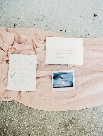 Romantic feminine maternity photos