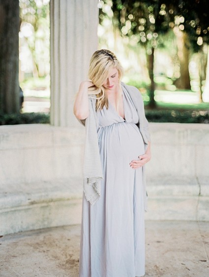 Romantic feminine maternity photos
