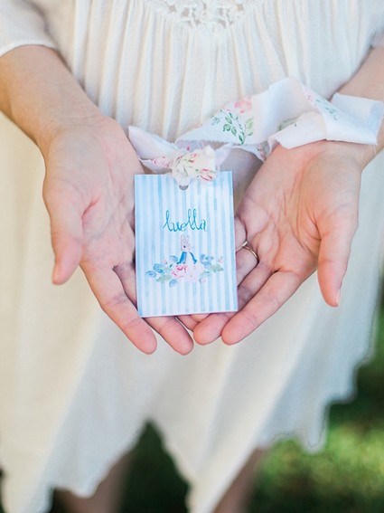 Romantic feminine maternity photos