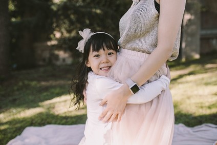 Family maternity photos in Barcelona