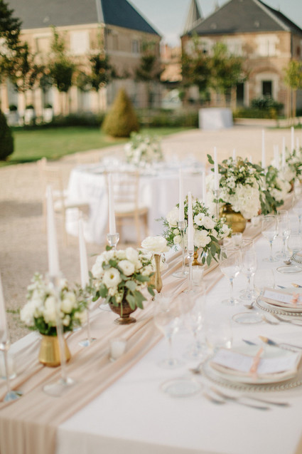 White and gold tablescape