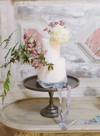 Elegant wedding cake
