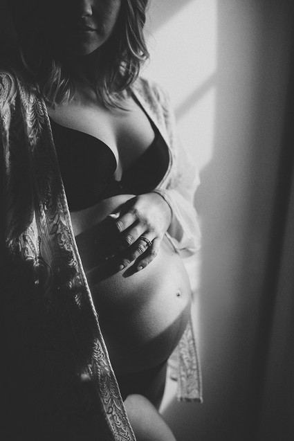 Moody boudoir maternity photos