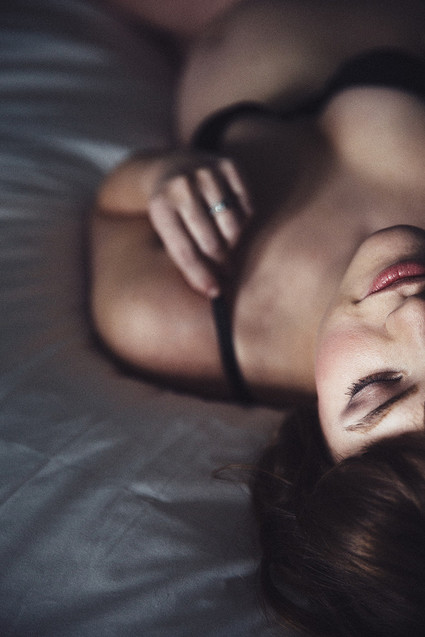 Moody boudoir maternity photos