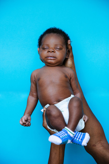 Bright fun newborn photos