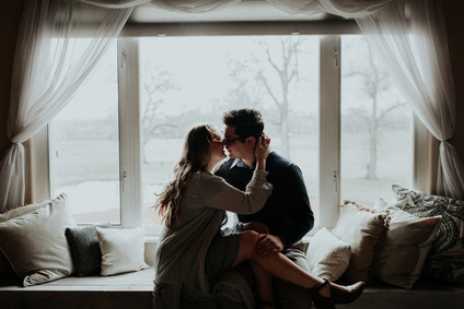 At home anniversary photo shoot