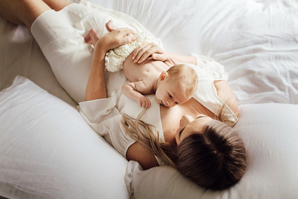 lifestyle newborn photos Inspiration