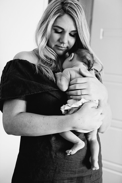 lifestyle newborn photos
