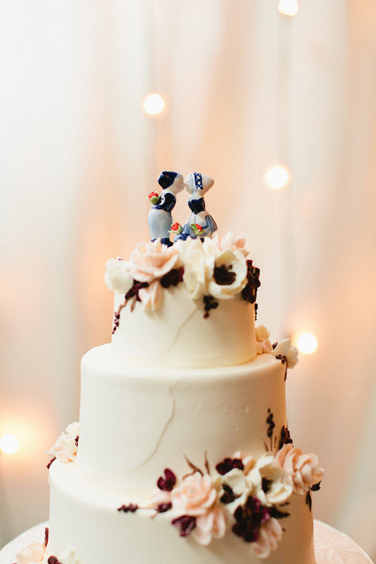 Cake topper