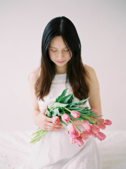 minimal spring maternity photos