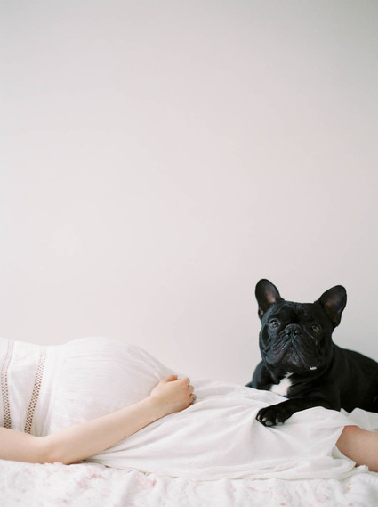 minimal spring maternity photos