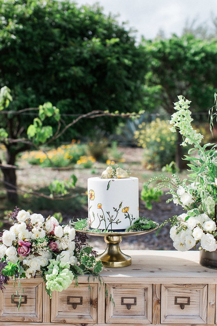 Romantic wedding cake