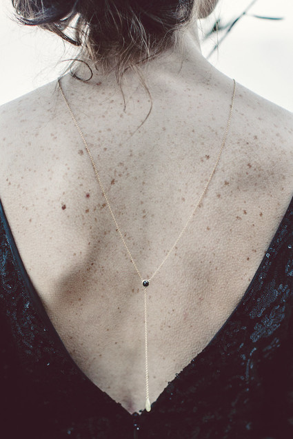 Back necklace