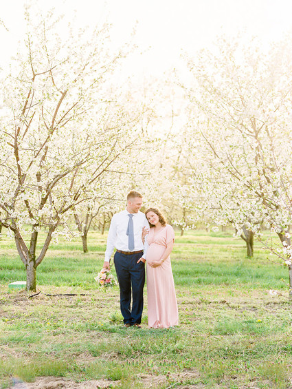 Apple blossom maternity photos