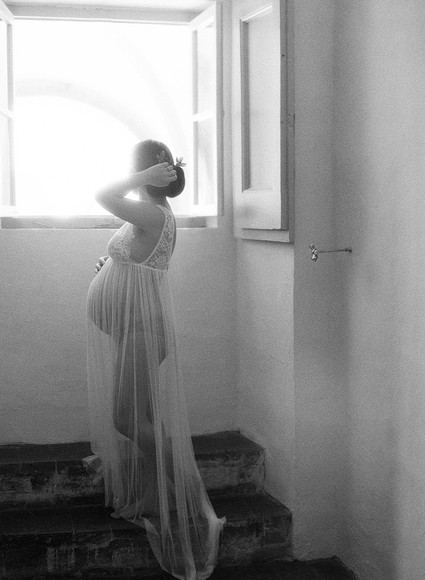 Romantic maternity photos in Italy