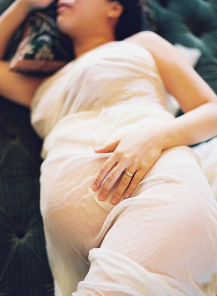 Romantic maternity photos in Italy