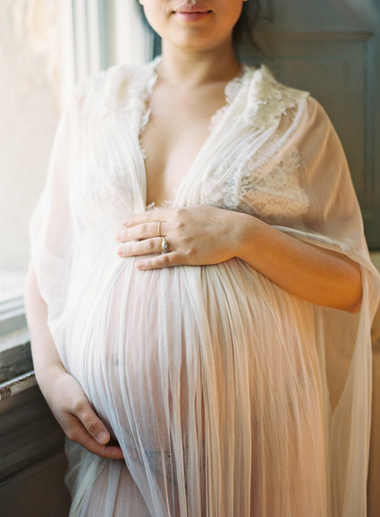 Romantic maternity photos in Italy
