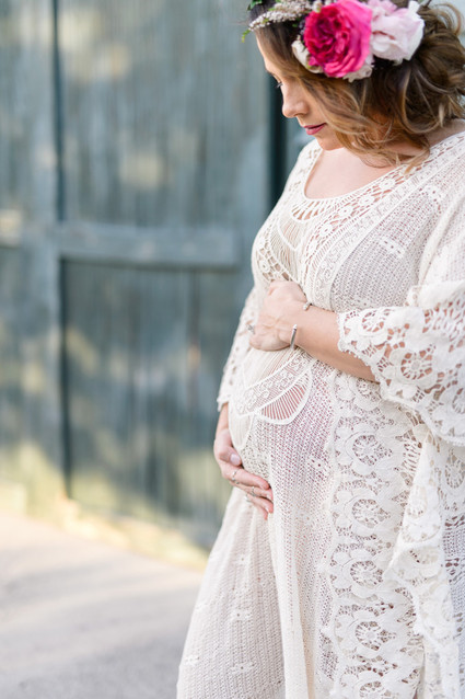 Modern mexican-inspired maternity photos