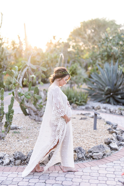 Modern mexican-inspired maternity photos