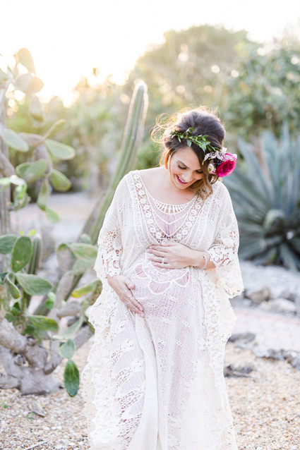 Modern mexican-inspired maternity photos