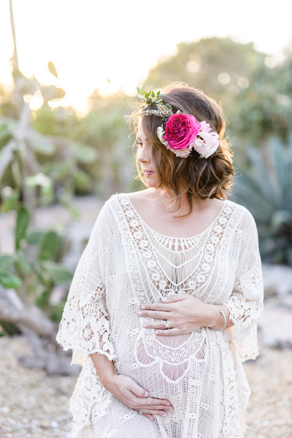 Modern mexican-inspired maternity photos