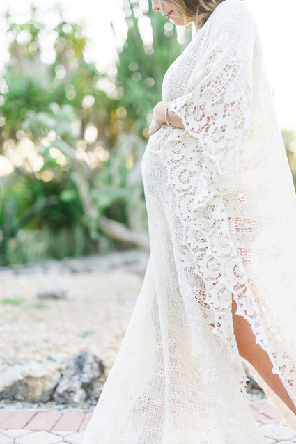 Modern mexican-inspired maternity photos