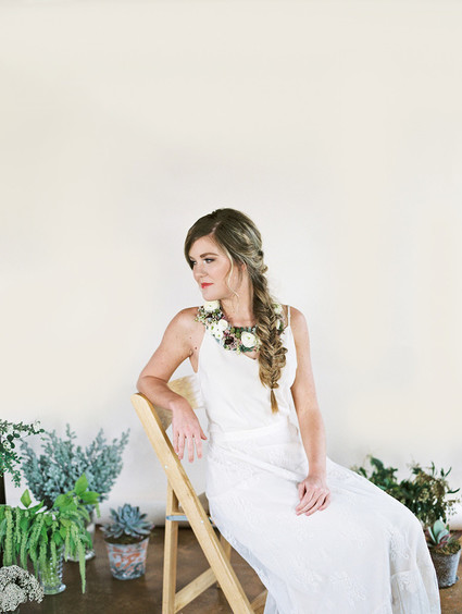 DIY floral accessories for your wedding