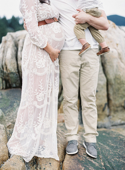 Seaside family maternity photos