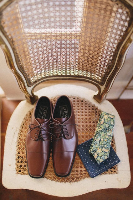 Groom's shoes