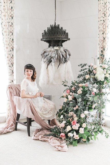 elegant, feminine styled maternity photos