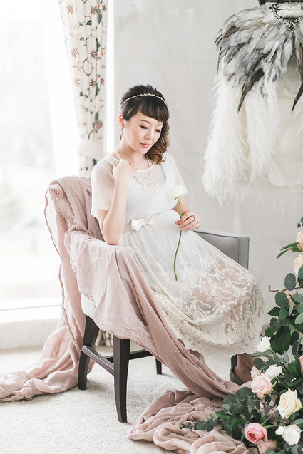 elegant, feminine styled maternity photos