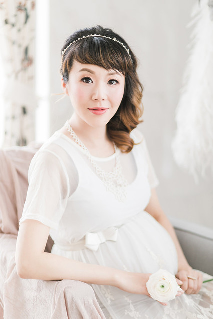 elegant, feminine styled maternity photos