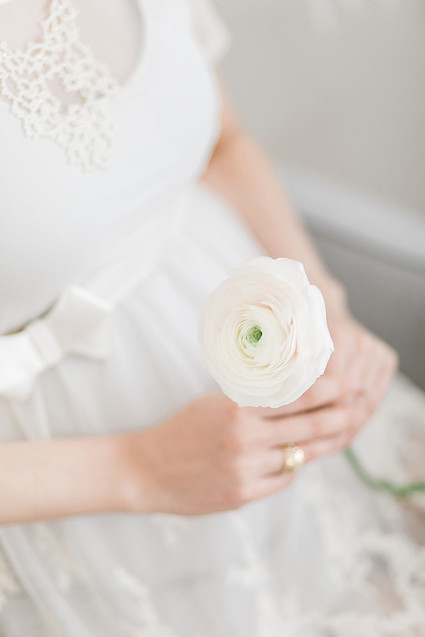 elegant, feminine styled maternity photos